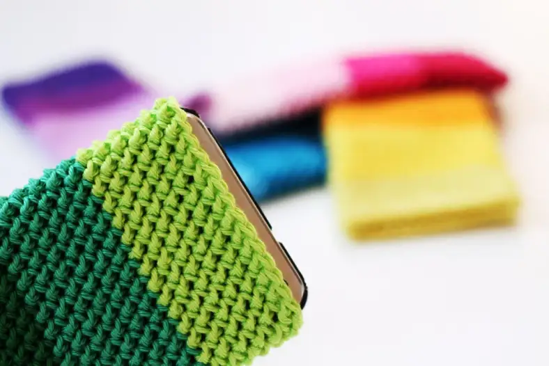 Herringbone phone cover haakmaarraak