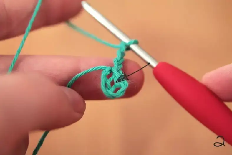 How to crochet a Granny Square Step 2