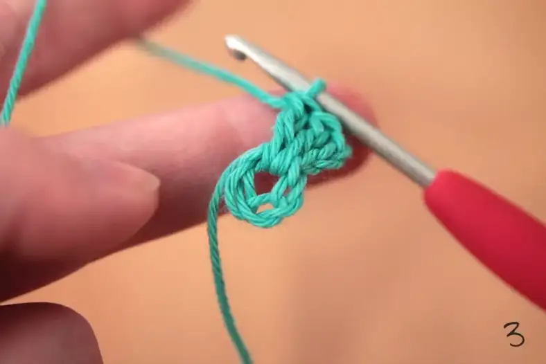 How to crochet a Granny Square Step 3