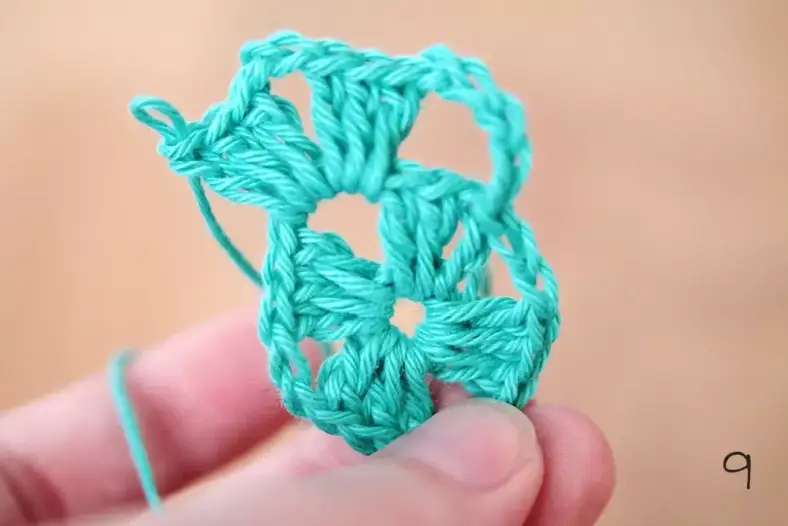 How to crochet a Granny Square Step 9
